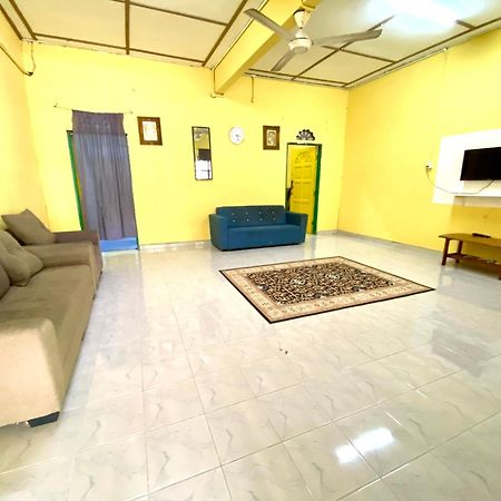 Umi Homestay Batu Buruk Kuala Terengganu Buitenkant foto