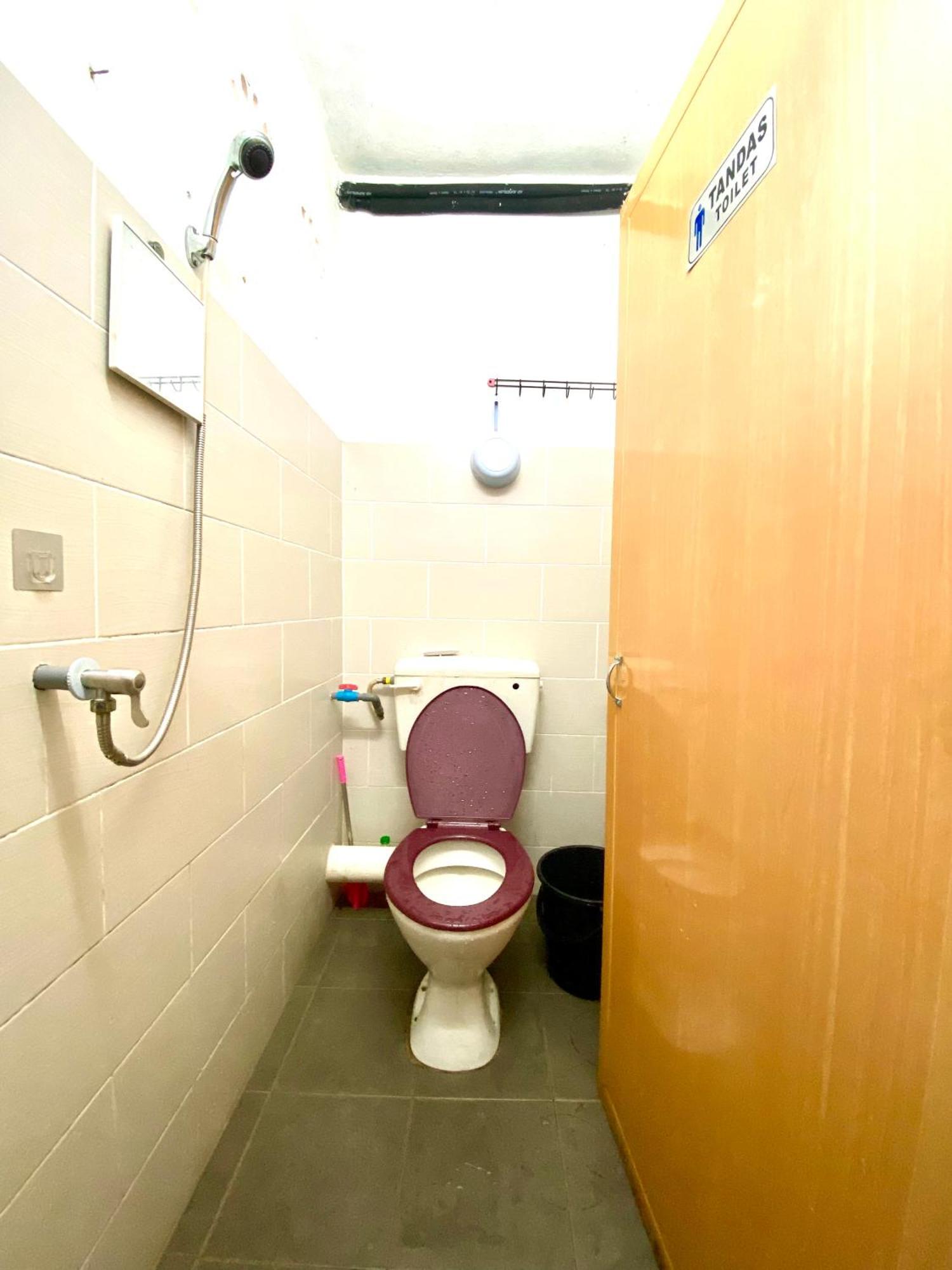 Umi Homestay Batu Buruk Kuala Terengganu Buitenkant foto